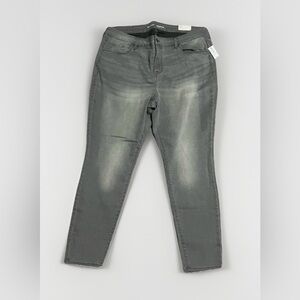 Old Navy Rockstar Mid rise super skinny Jeans Gray denim BNWT women’s size 18